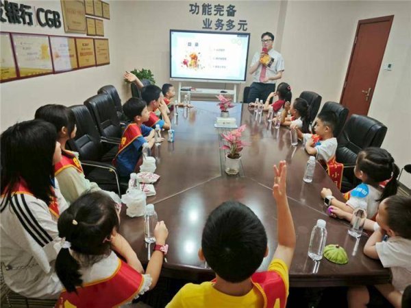 策略盈 广发银行长沙湘江路支行开展“筑牢货币安全网，守好群众钱袋子”反假货币宣传活动