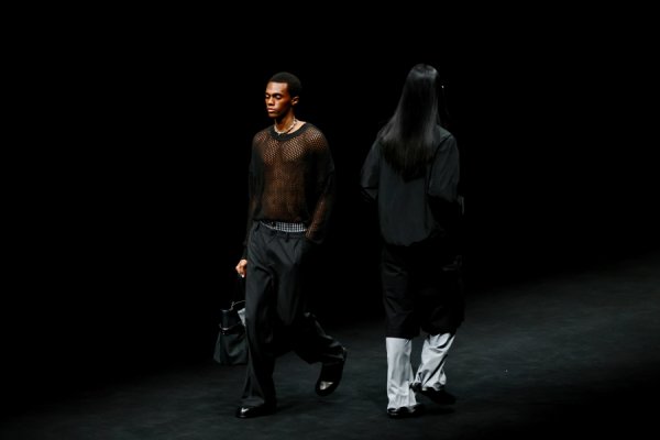 启牛配资 上海时装周“多巴胺”狂飙！台上设计师破界，台下穿搭博主开卷